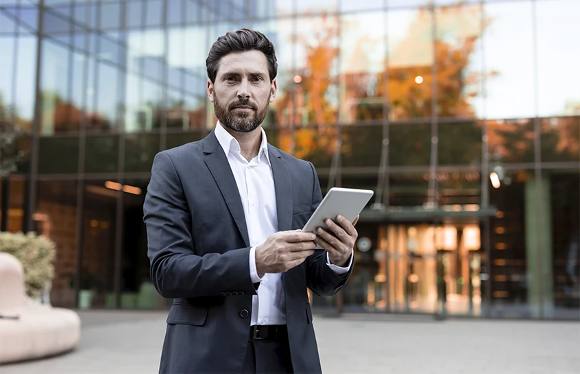 О комании Логицентр